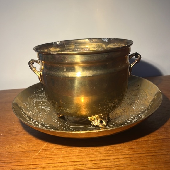Solid, brass hand, carved bowl decorative plate very heavy, good quality vintage - Picture 6 of 6